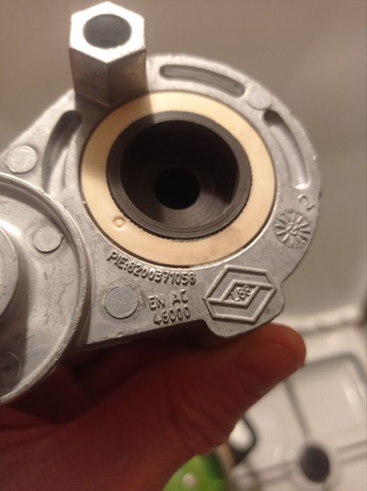 Натяжитель ремня грм Renault