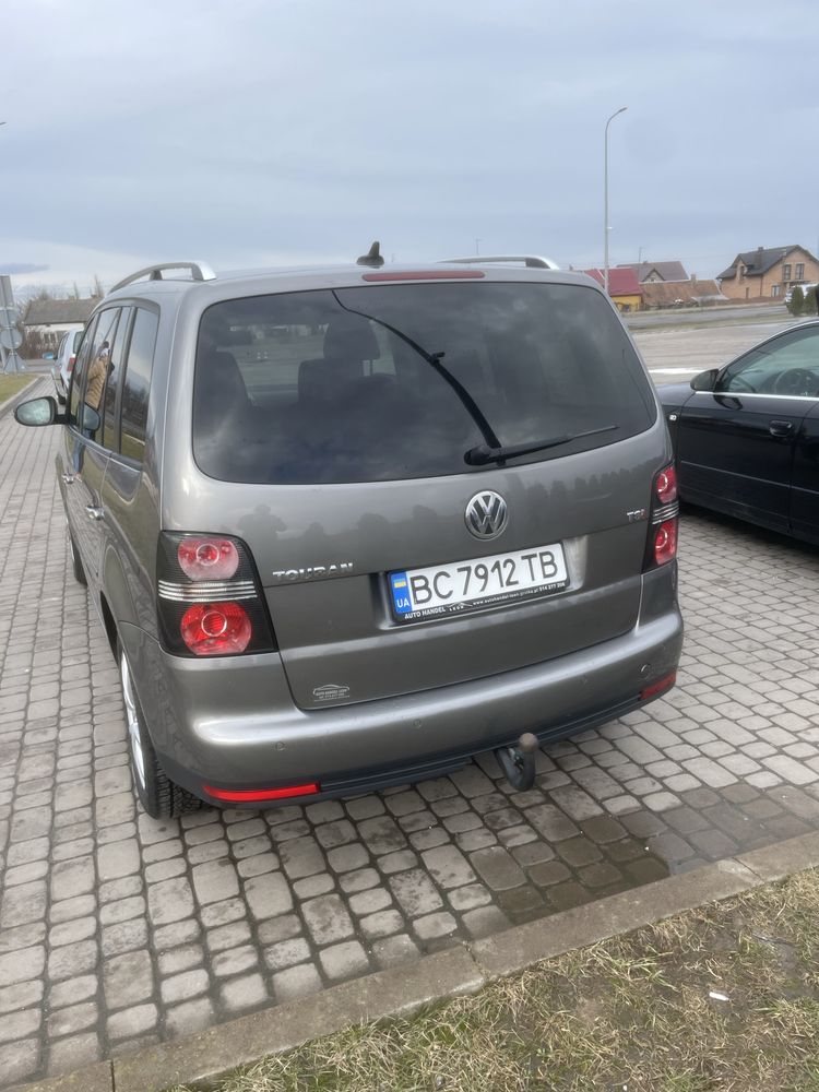 Продам Volkswagen Touran 2010 року.