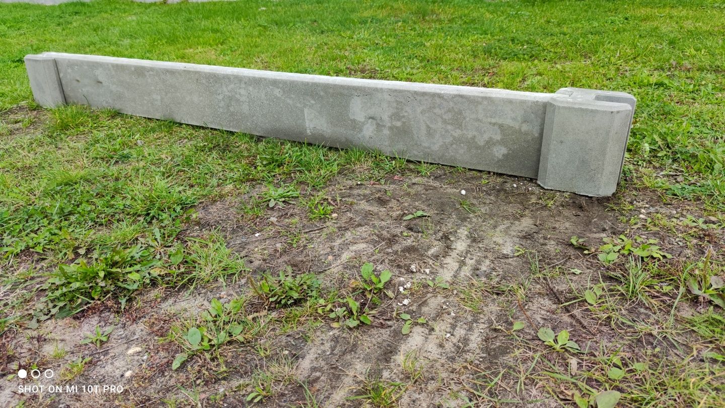 Słupki betonowe do siatki, podmurówki betonowe, łączniki betonowe