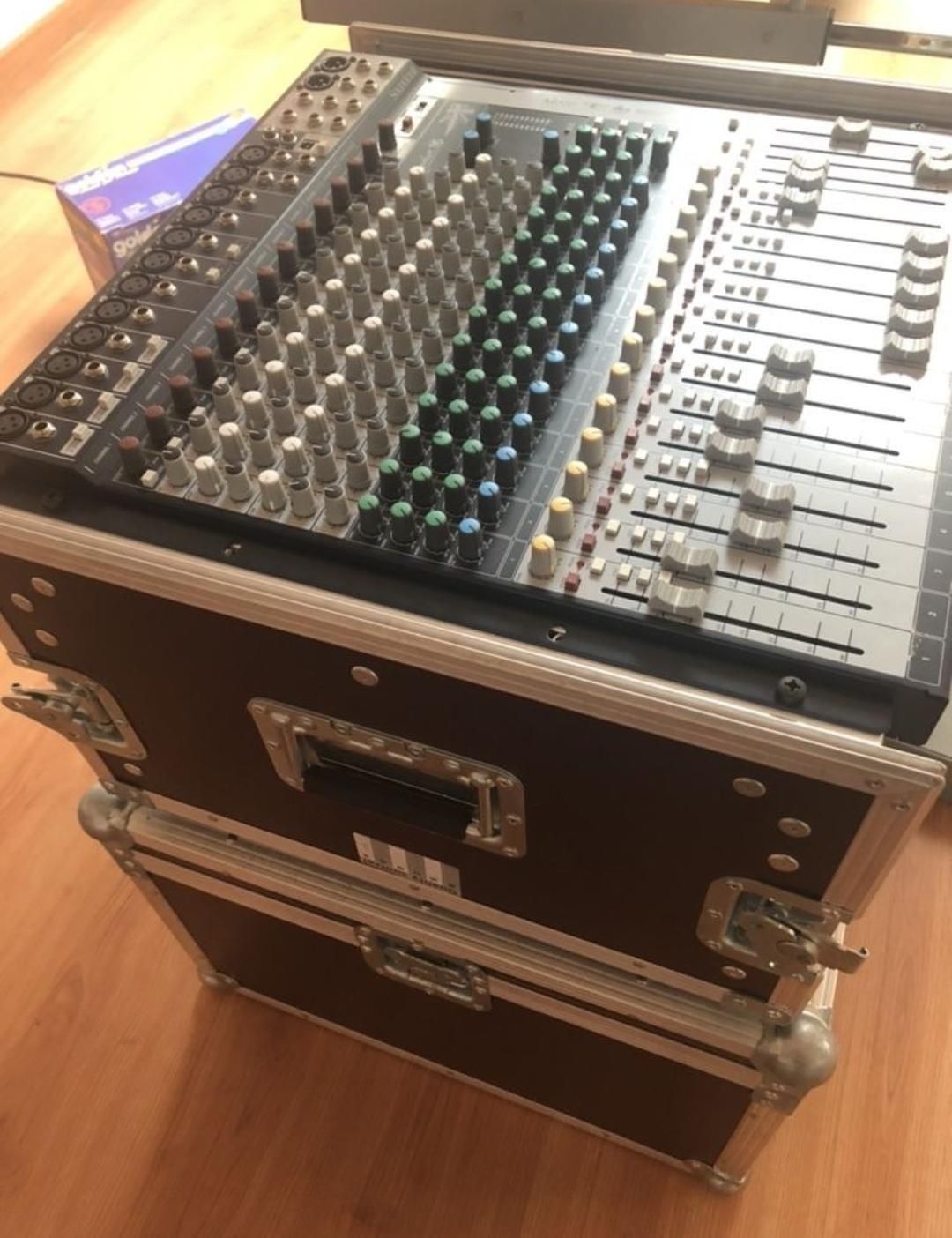 Mesa Analógica Soundcraft Signature 16