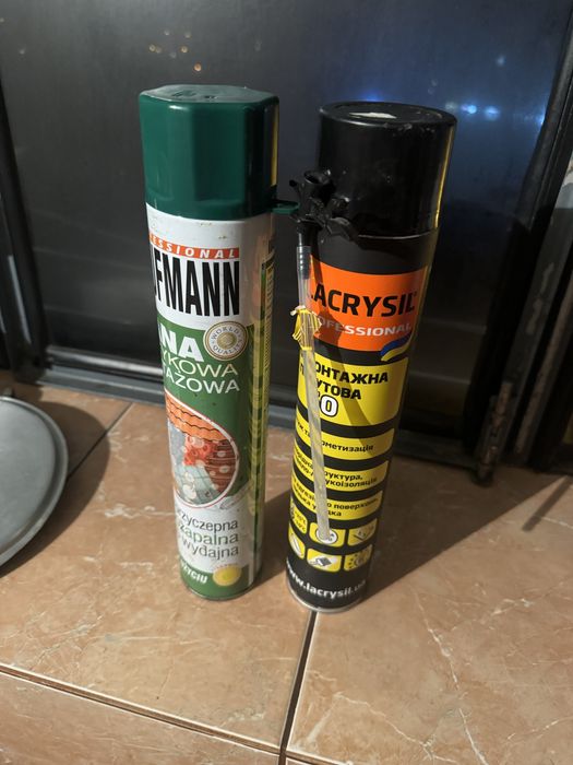 Продам два балони монтажної піни клей піна монтажна