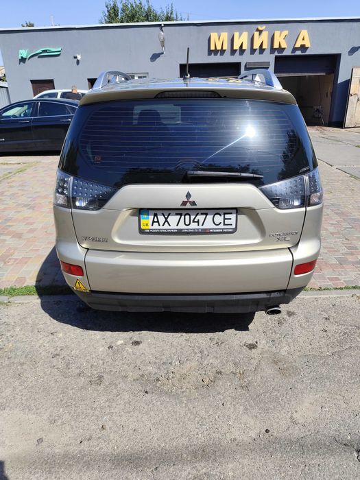 Продам  Mitsubishi OUTLANDER XL