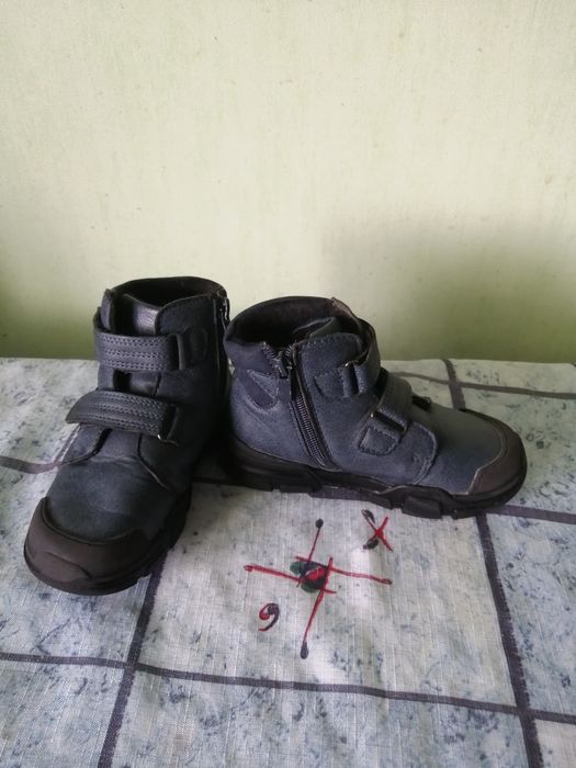 Продам осенние ботинки
