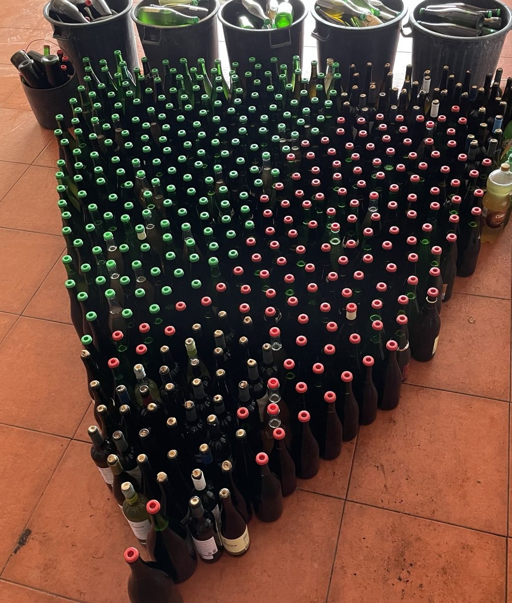 Vende-se vinho: Branco e Tinto