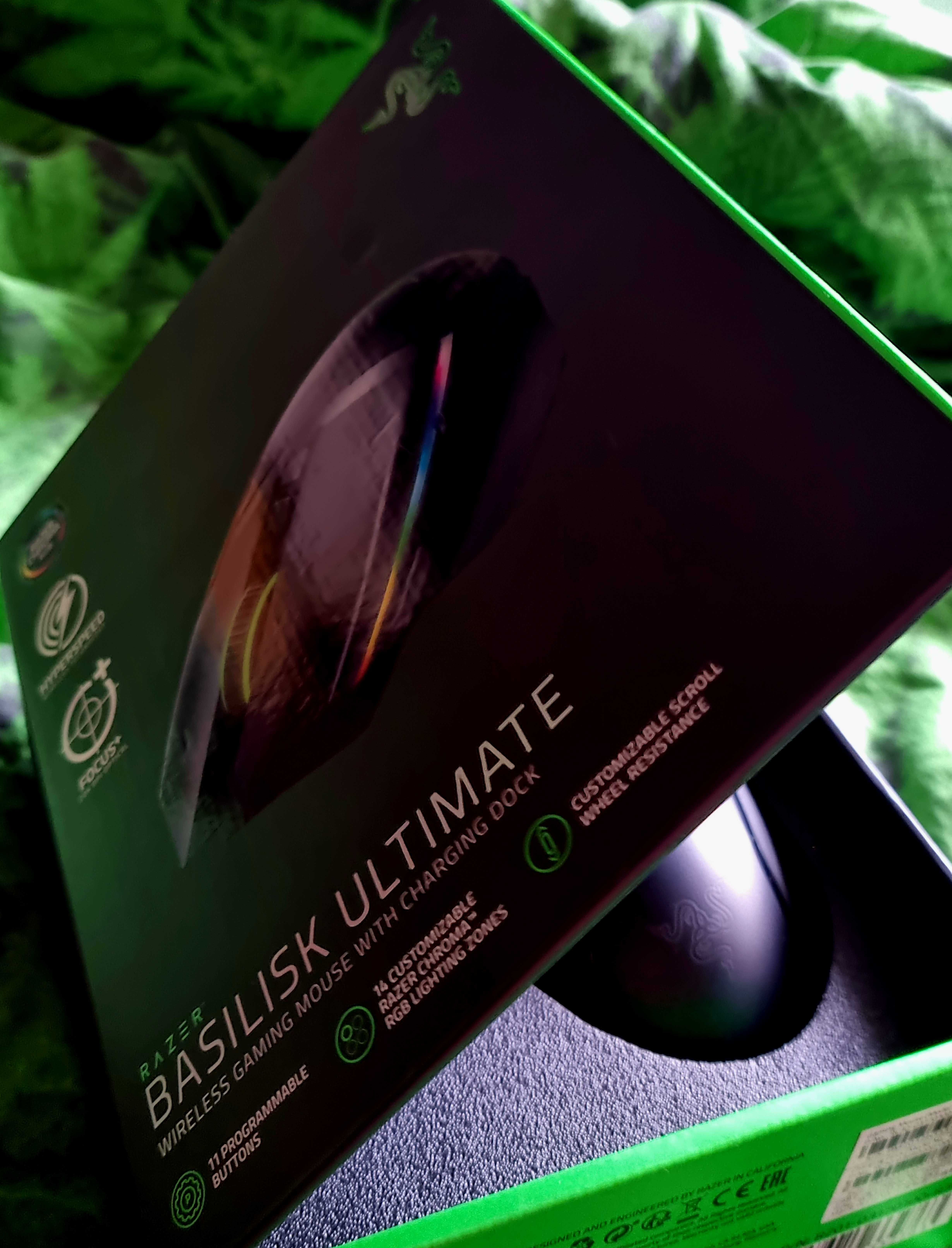 Razer Basilisk Ultimate Wireless gaming mause with charging dock