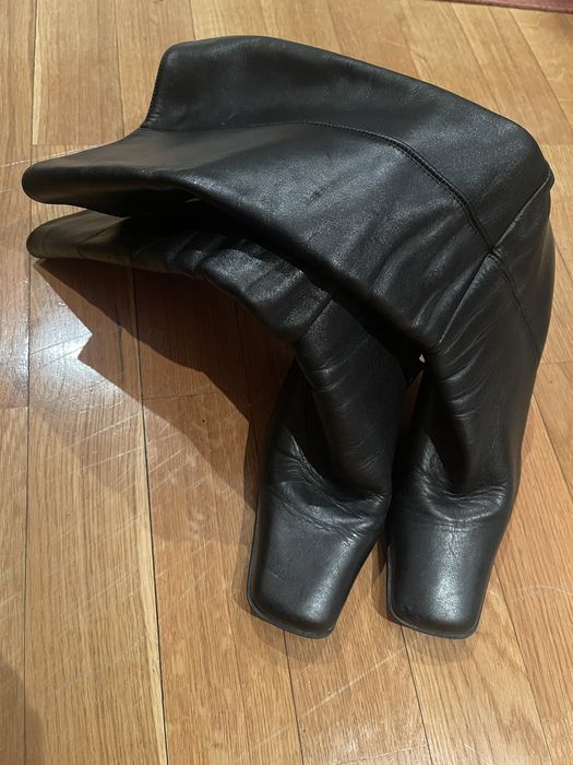 Botas em pela sintetica