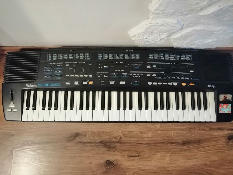 Syntezator Roland E36