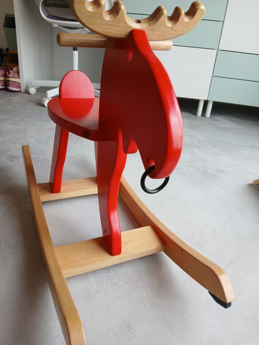 Rena “cavalo” de baloiço