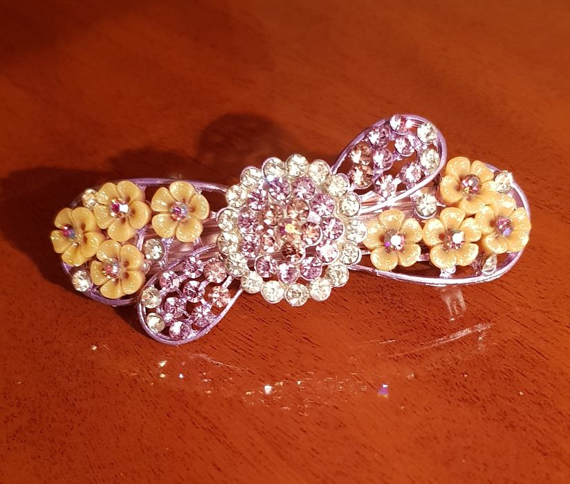 Заколка-автомат в виде банта  Подарок