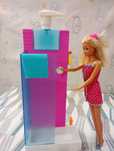 Lalka Barbie w łazience pod prysznicem FXG51