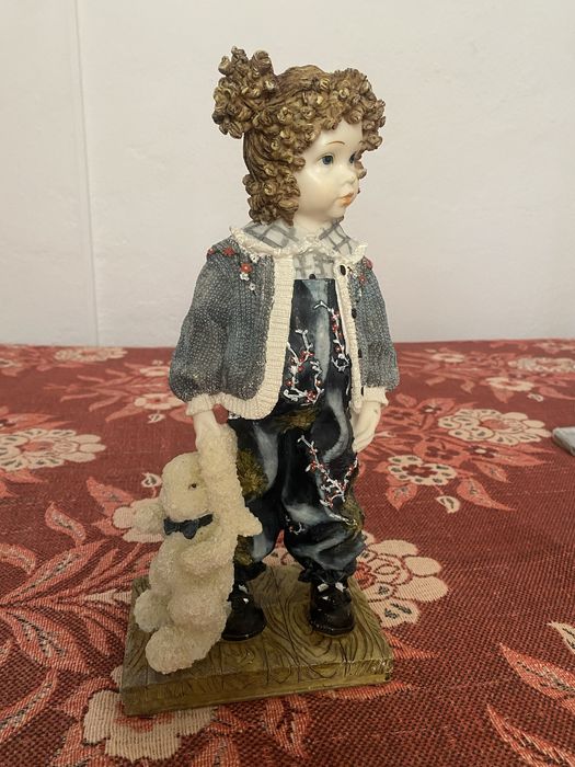 Duas bonecas em louca como novas