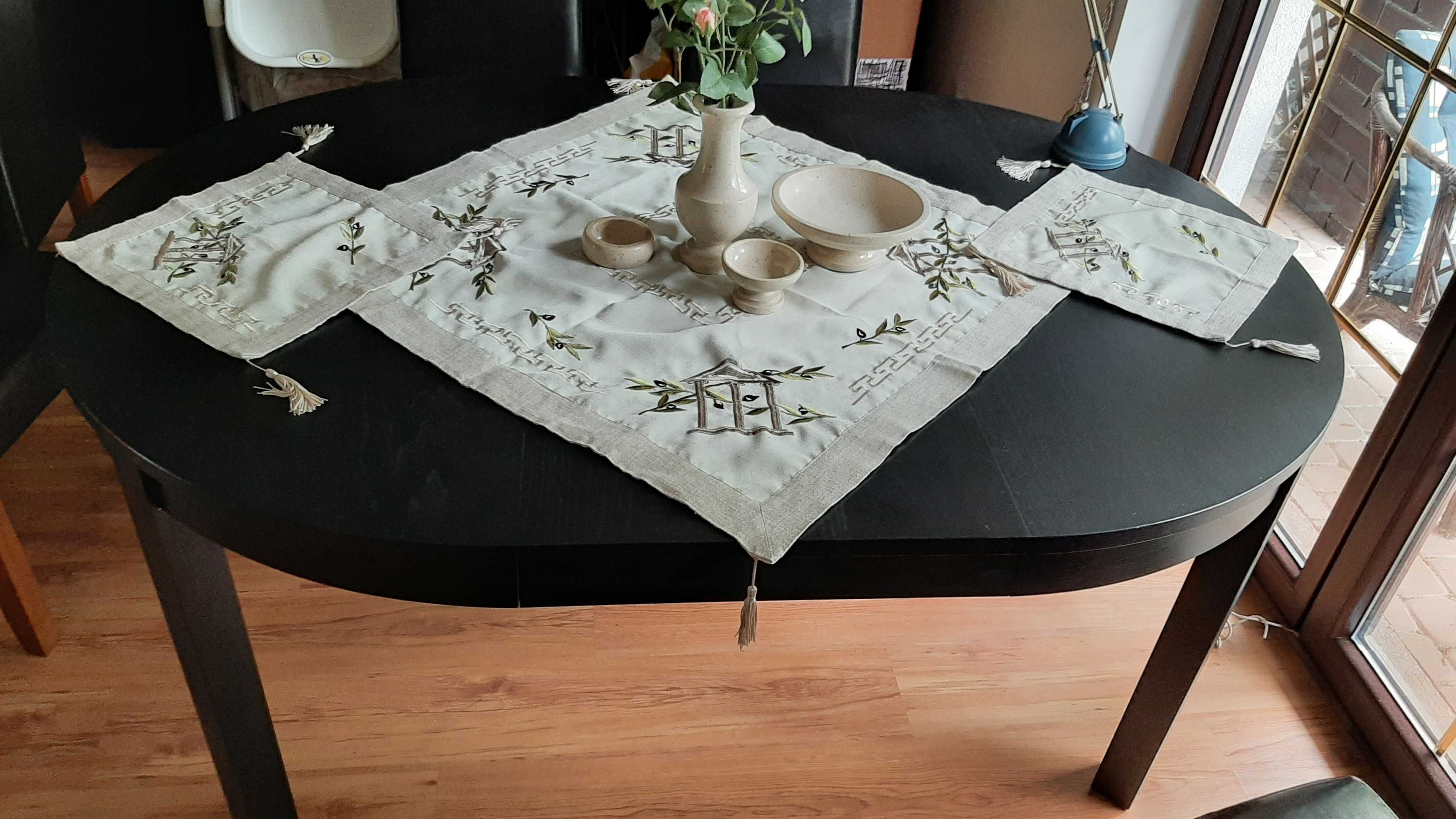 Stół okrągły, rozkładany Ikea Bjursta, czarny, używany, stan jak nowy