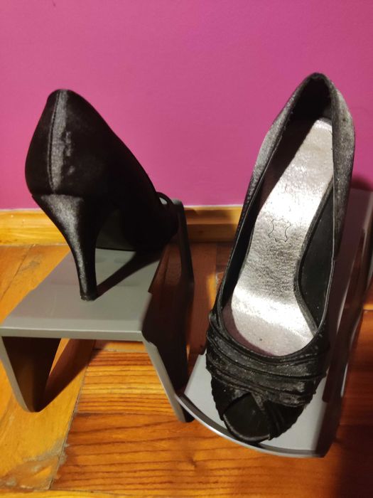 Piękne, satynowe szpilki