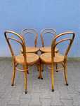 Zestaw kultowych krzeseł w stylu Thonet