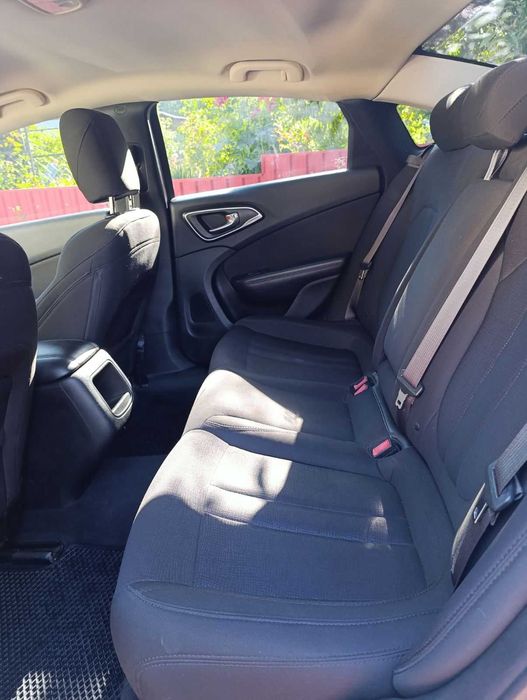 Авто  Chrysler 200