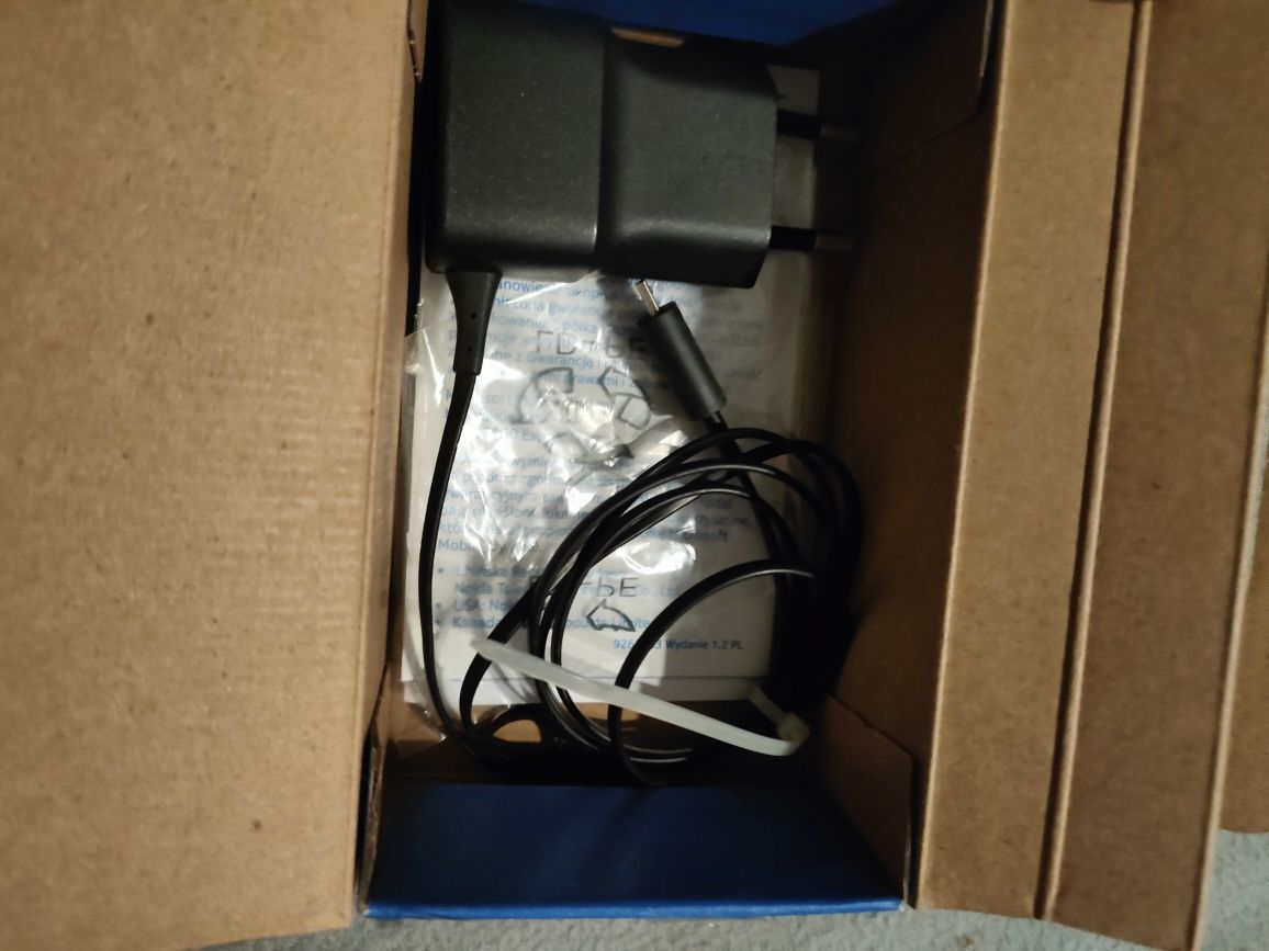 Nokia 301 z pudełkiem i ładowarką (bez baterii)