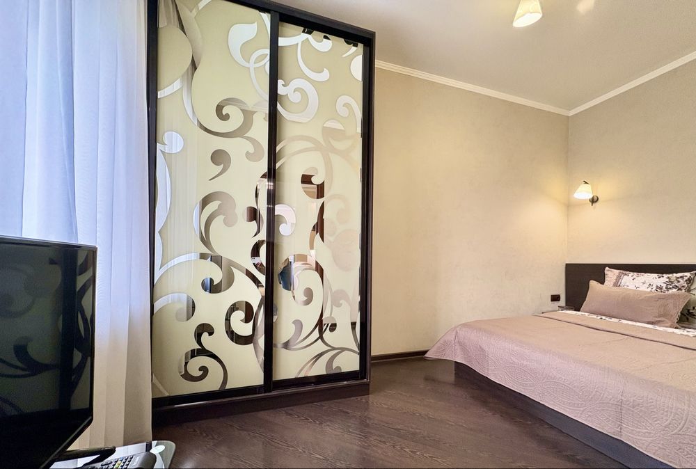 (9)Квартира подобово з Джакузі проспект Науки 24 М.Наукова Госпіталь