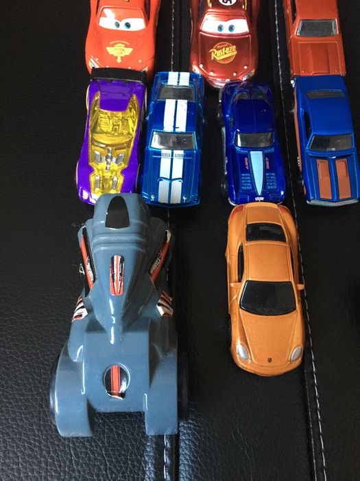 9 carrinhos & avião & skate = 5 EUR