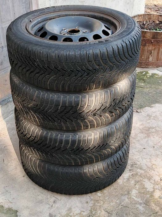 Зимня резина на металевих дисках R16