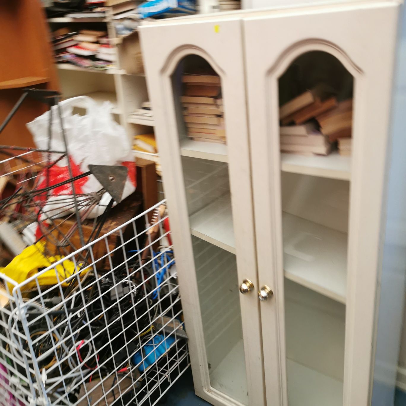Biblioteczka witryna biała mała biała
