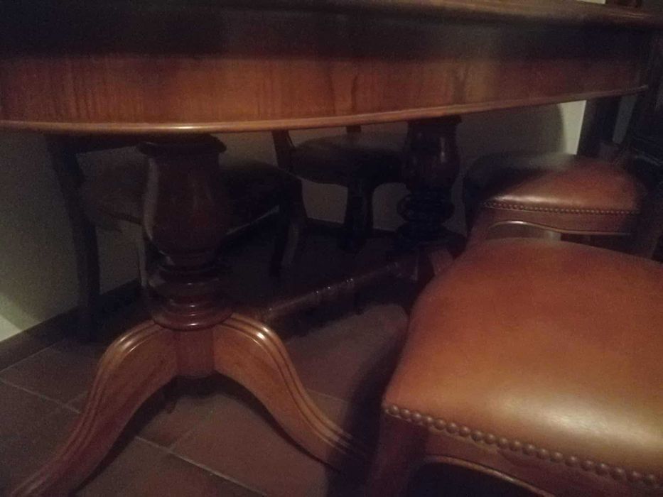 Mesa jantar extensível em carvalho maciço e 4 cadeiras em pele - NOVA
