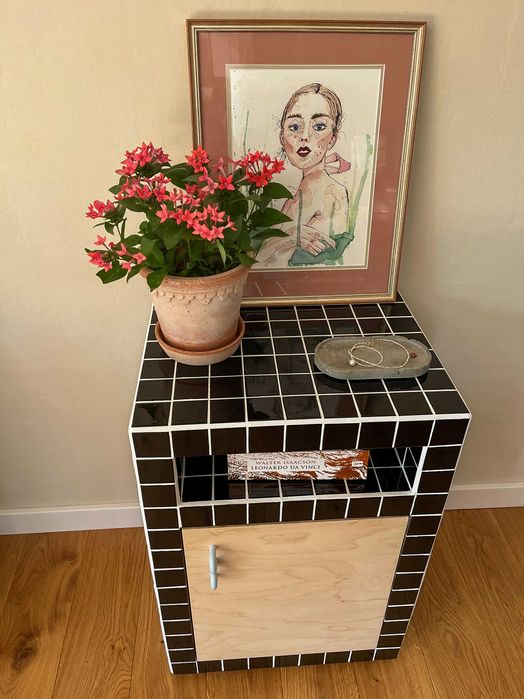 Designerska szafka z płytek ceramicznych i sklejki – ręcznie wykonana