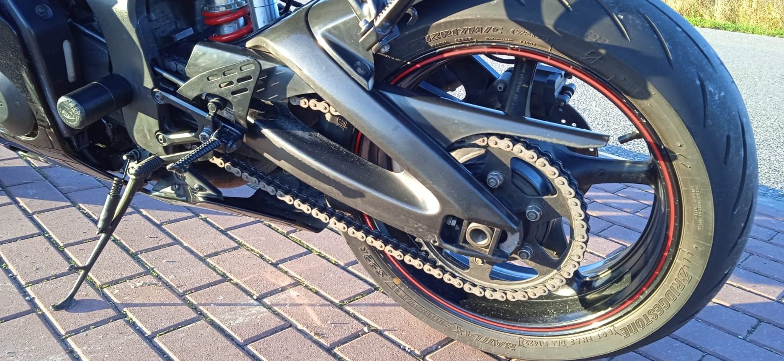Motocykl Yamaha R6 2005 doinwestowana