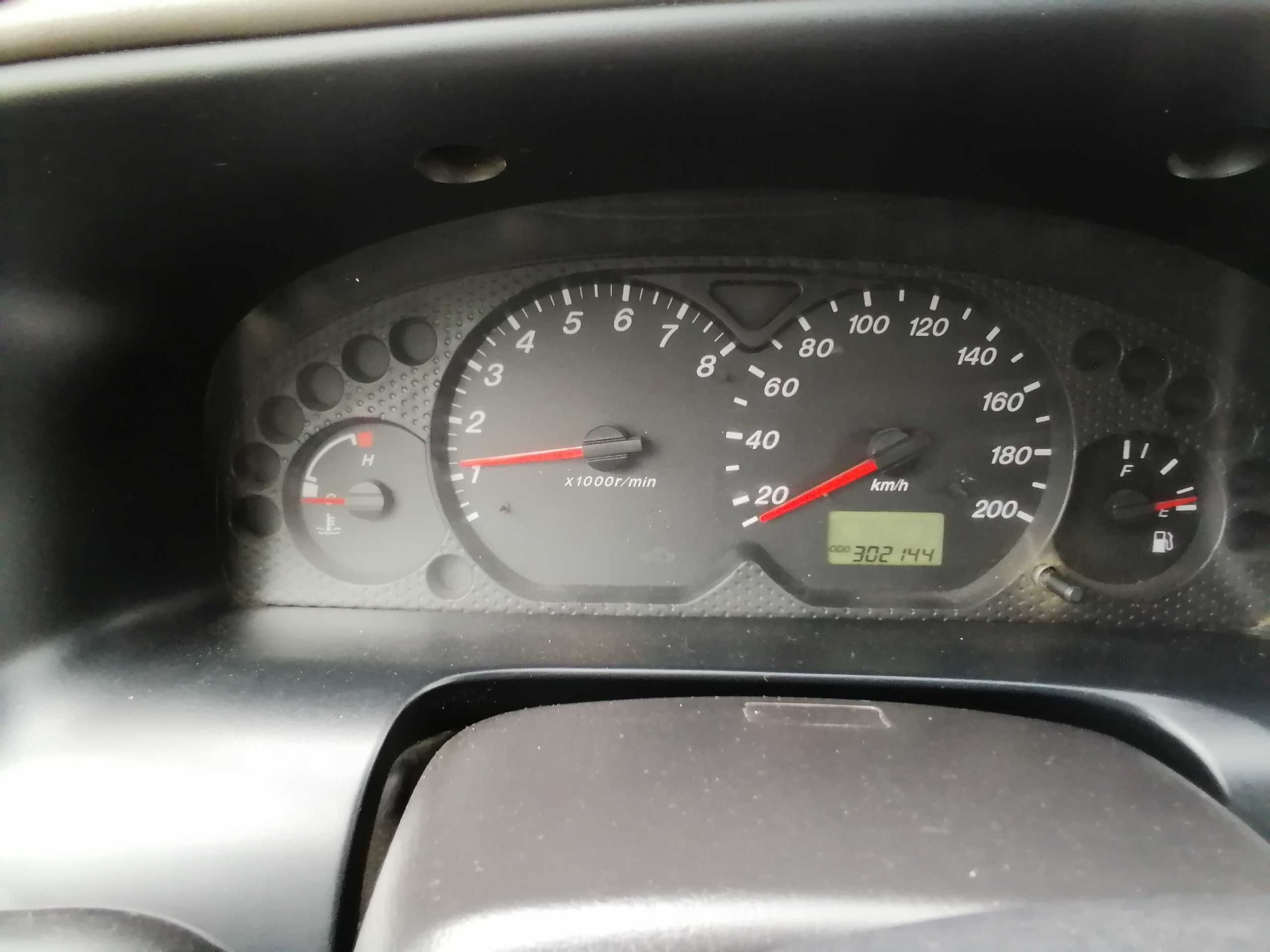 Mazda Tribute 2001 R 2.0 b