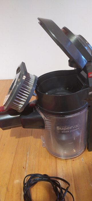 Odkurzacz bezprzewodowy Morphy Richards Cordless SuperVAC zestaw
