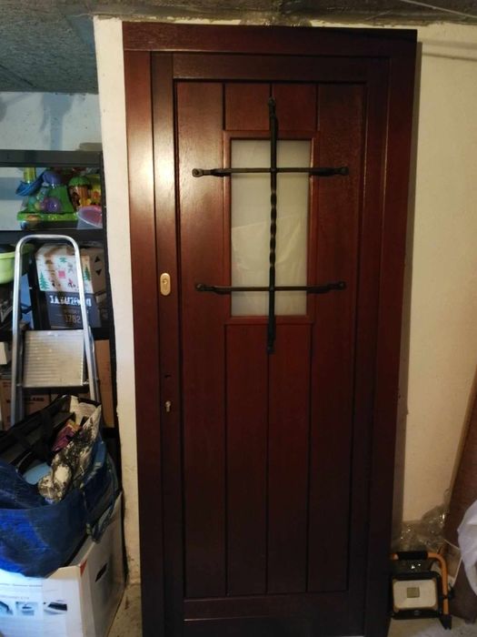 Drzwi zewnętrzne drewniane