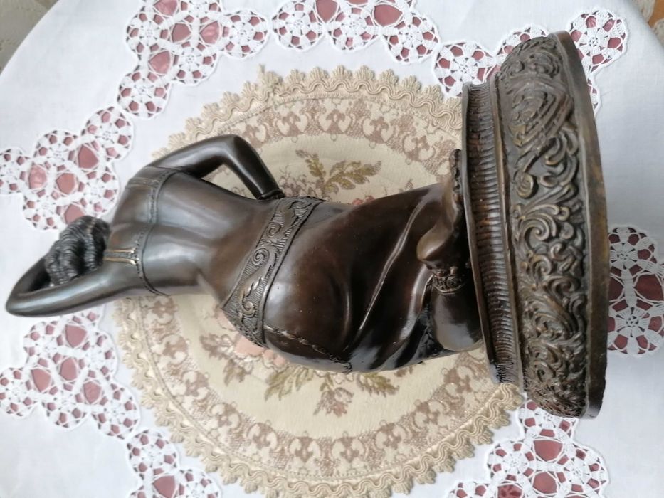 Stylowa figurka kobiety