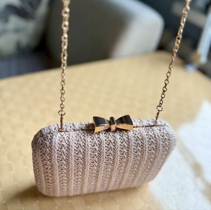 Стильна нюдова сумочка-клатч з в’язаним візерунком - Королева