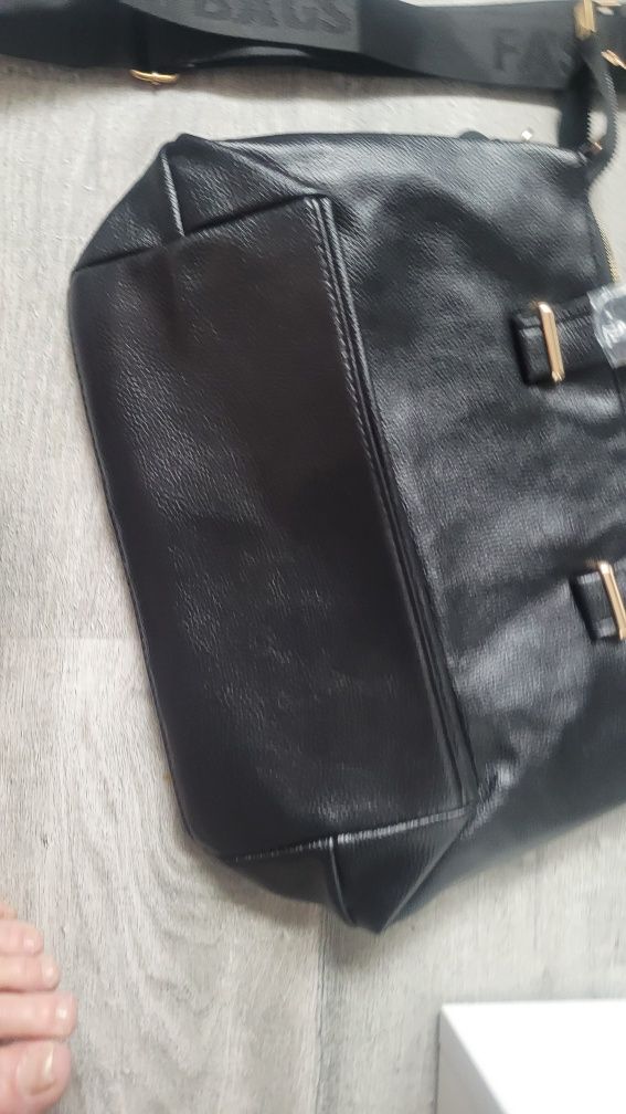 Torebka czarna złote dodatki
