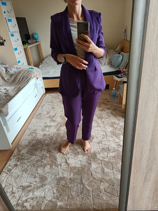 Nowy garnitur śliwkowy fioletowy