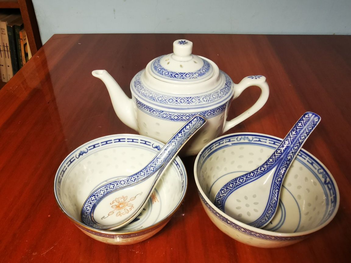 Porcelana ryżowa 2szt miseczki do zupy 2x łyżeczki imbryk