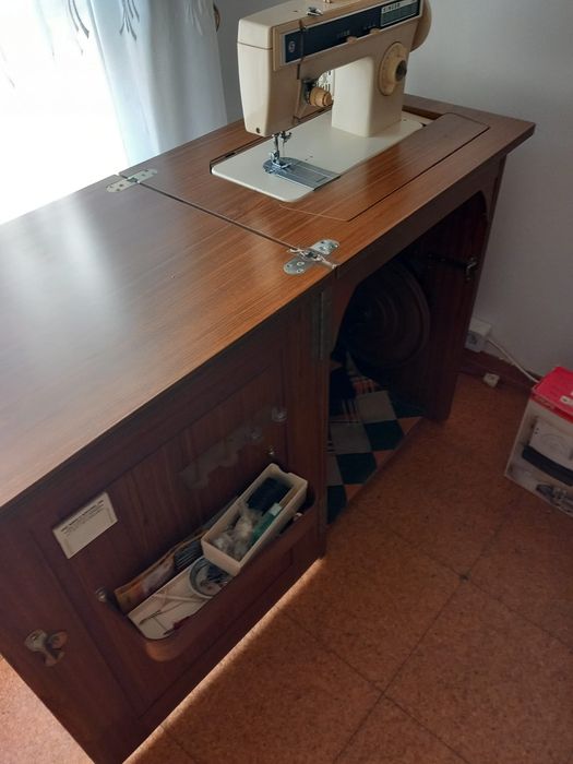 Máquina de Costura Singer Elétrica