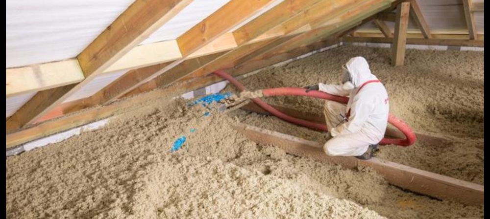 Ocieplenie wdmuchiwaną wełną skalną poddasza stropu wiązarowego l