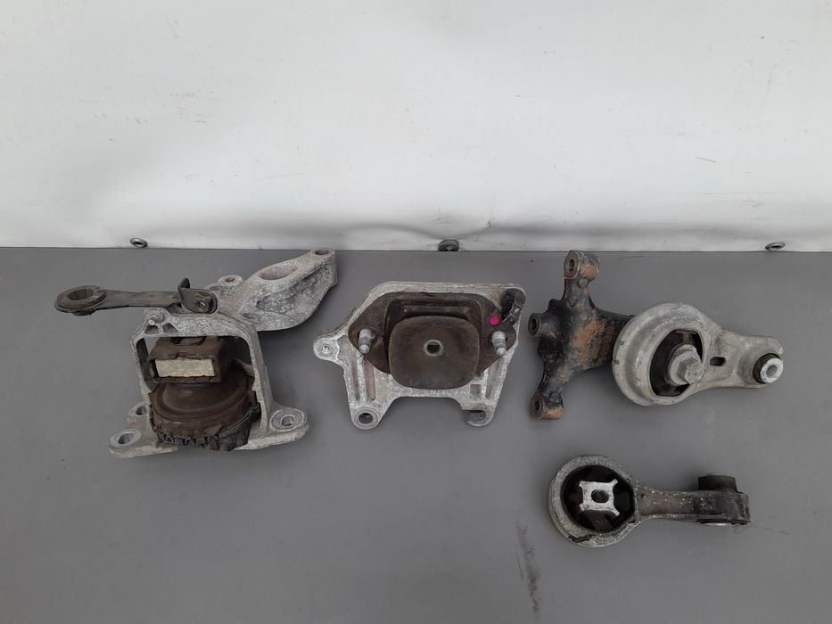 Подушка двигуна мотор 1.6 renault trafic opel vivaro