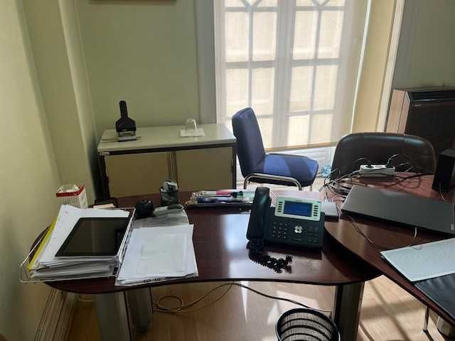 Redução de preço - Mesas de Escritório, armario e cadeiras