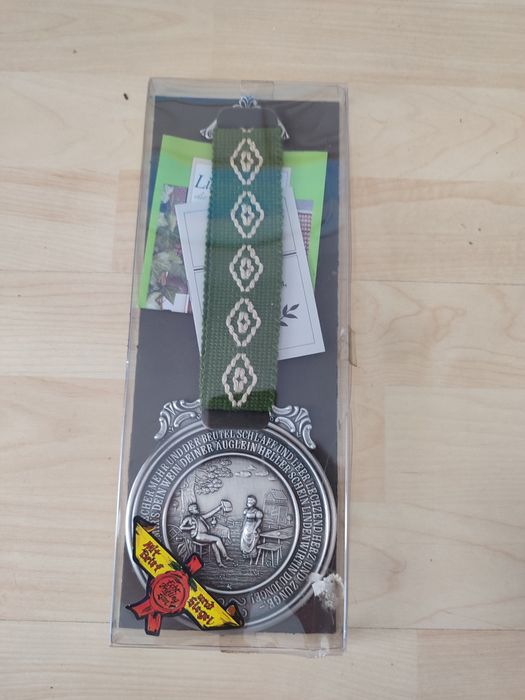 Настенное оловянное панно