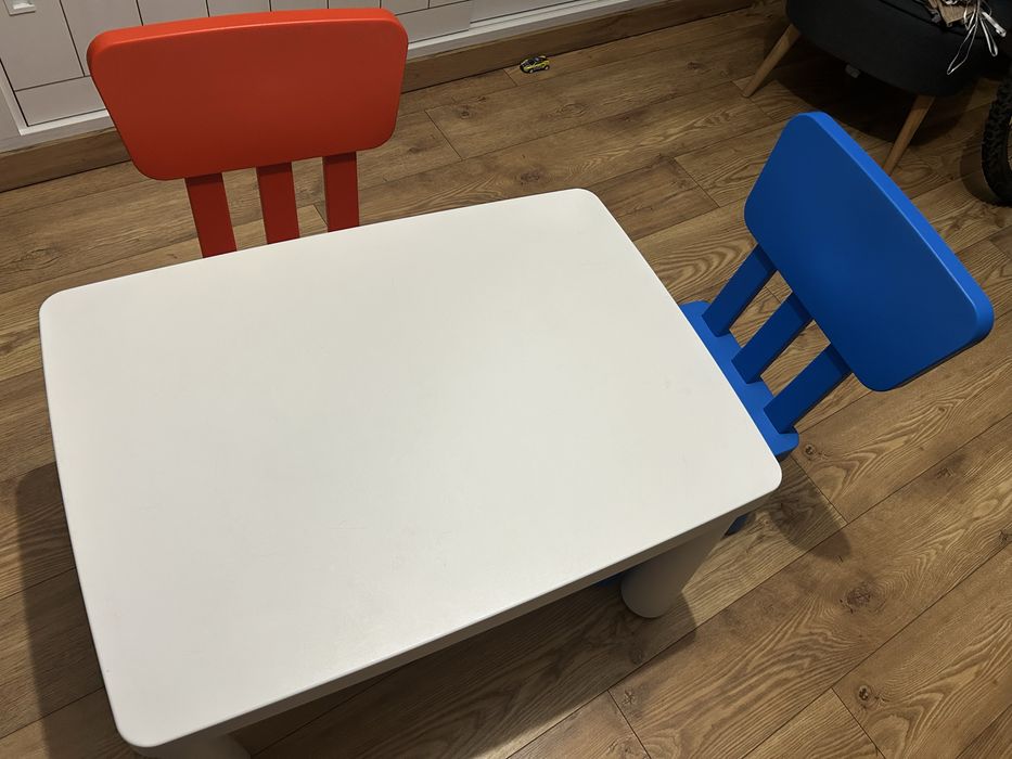 stolik dzieciecy ikea mammut +2 krzesla