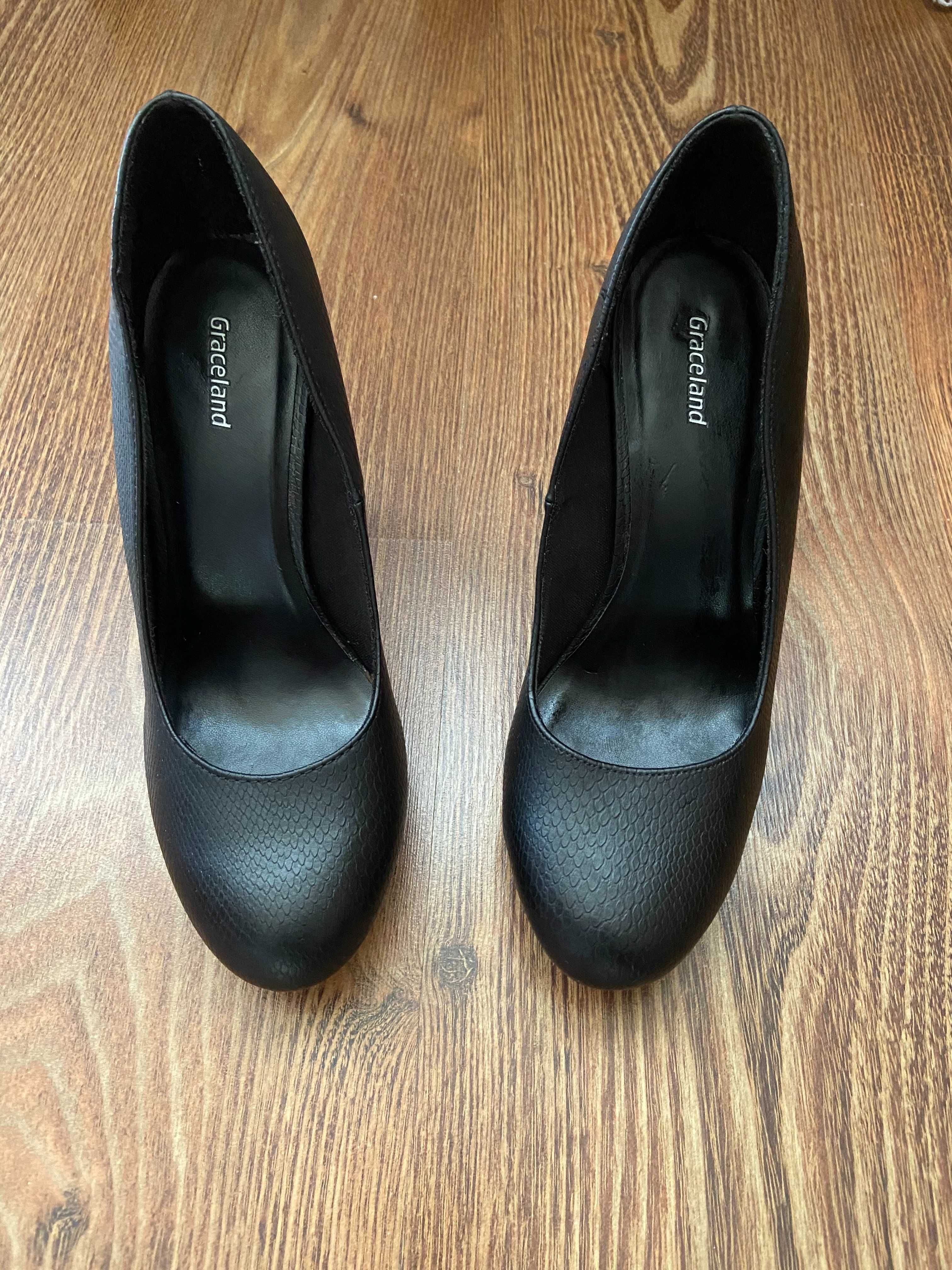 Stylowe buty na obcasie rozmiar 38, Graceland