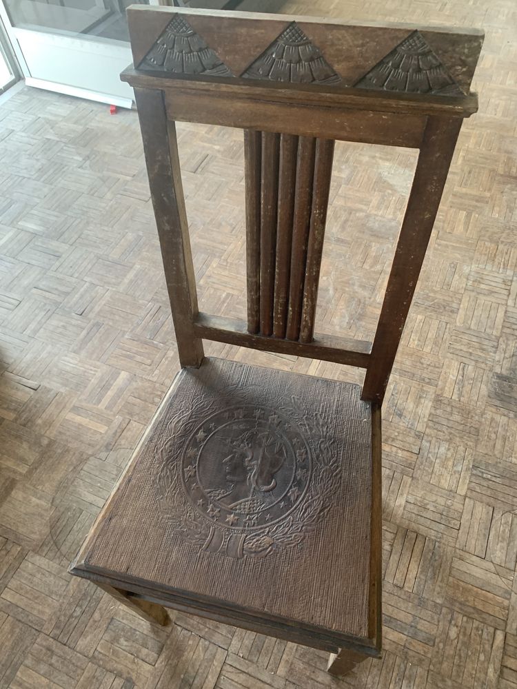 Cadeira antiga para restauro