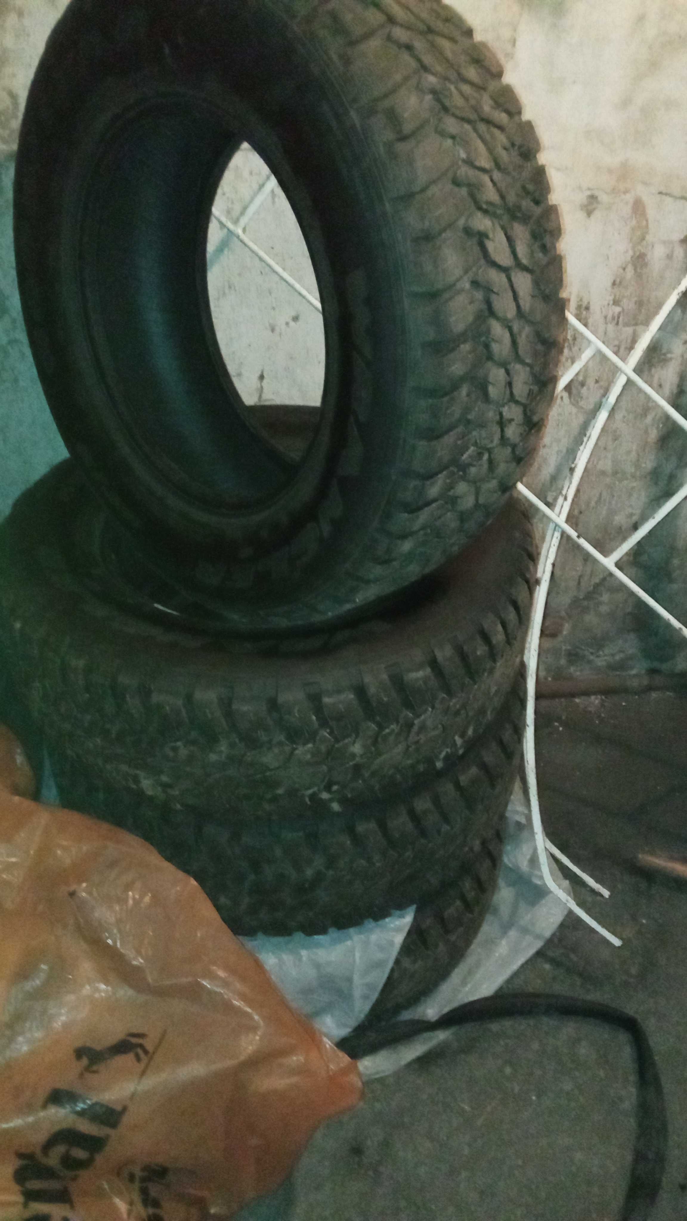 Sprzedam Komplet opon Goodyear Wrangler mt 235/70/r16