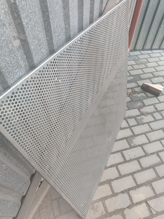 Sito do kombajna ze stali nierdzewnej 101.5x101.5x1.7cm  otwory 8mm