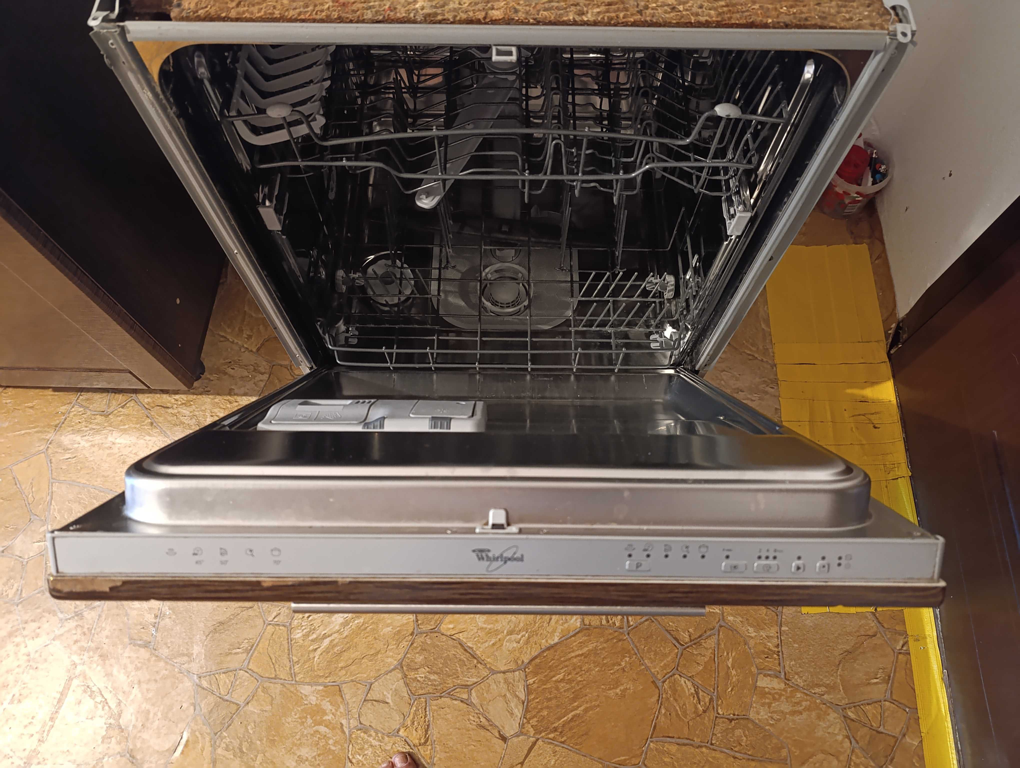 Używane meble kuchenne ze zmywarką Whirlpool