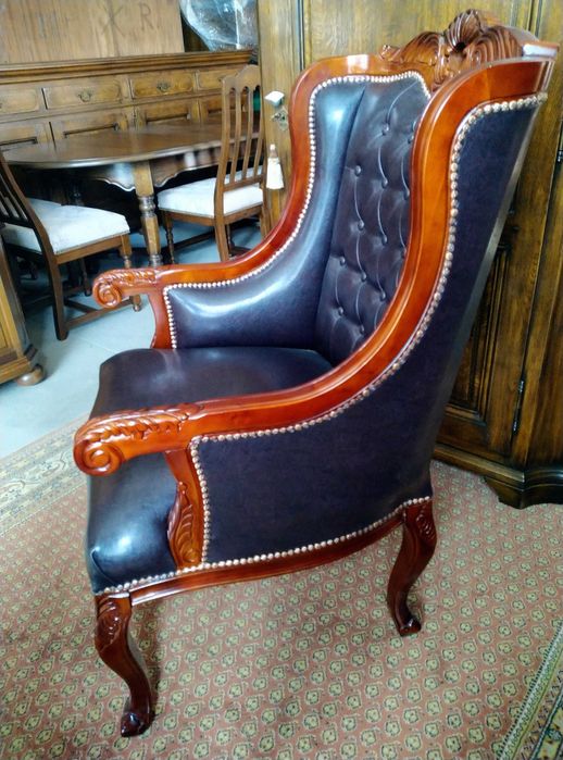 Stylowy gabinetowy fotel uszak