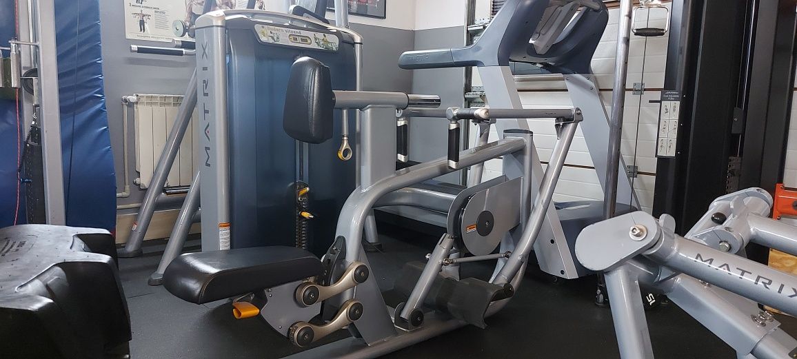 Matrix G7 Precor Life fitness Technogym Siłownia  Maszyna na plecy Row