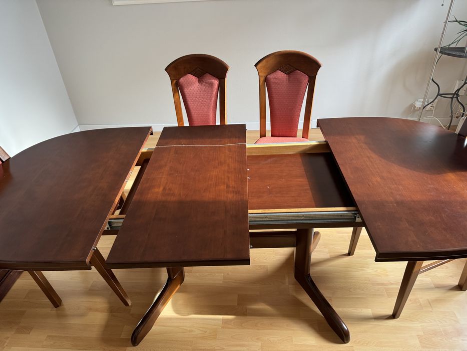 Stół rozkładany z 6 krzesłami