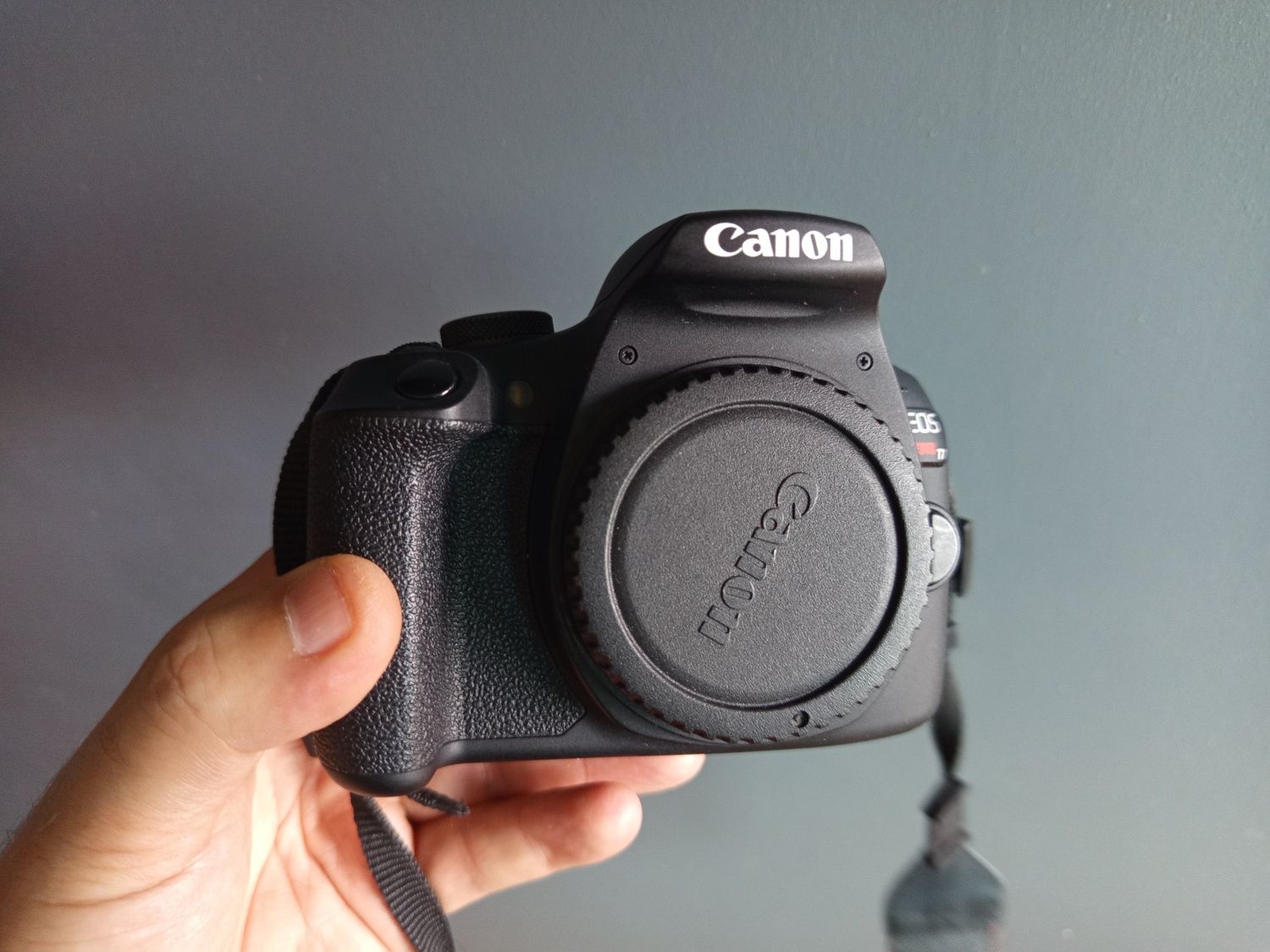 Canon T7  - 24MP